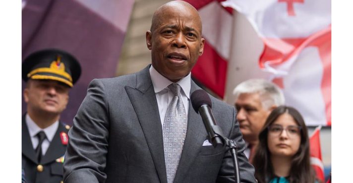 FBI apreende celular do prefeito de Nova York