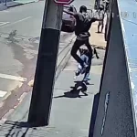 CENAS FORTES: por ciúmes, homem mata idoso com ‘voadora’ e é preso; VEJA VÍDEO