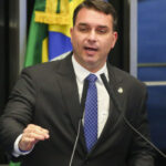 Flávio Bolsonaro pede afastamento ‘imediato’ de Flávio Dino
