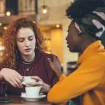 Por que falar sobre problemas com amigos não é o mesmo que fazer terapia