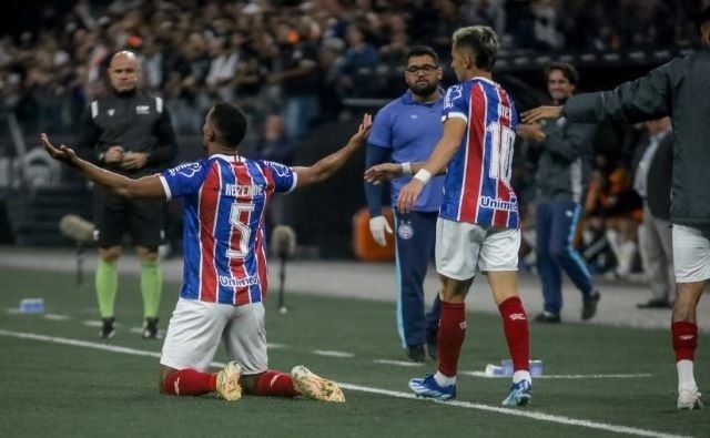Bahia surpreende, goleia Corinthians em SP e abre rodada fora da zona de rebaixamento