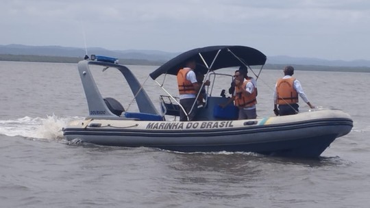 Homem desaparece no mar, após embarcação naufragar no sul da BA