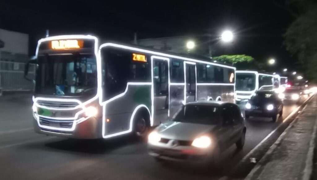 Prefeitura leva mensagens e luzes do Natal para os feirenses