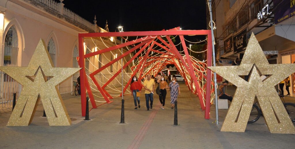 Espetáculo de música e luzes abre as portas do Natal de Feira