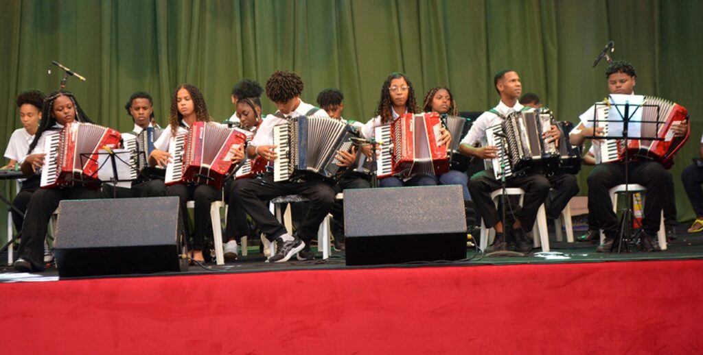 Apresentações de shows dão brilho ao sentimento natalino