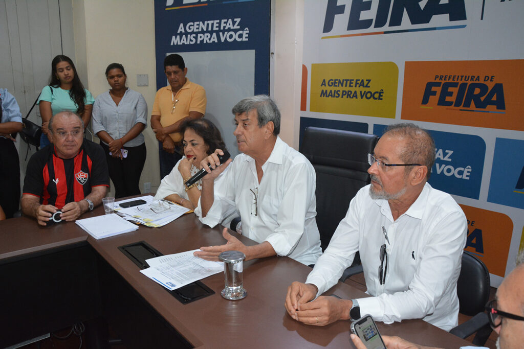 Prefeito autoriza obras de quadras esportivas e instalação de fibra ótica em escolas municipais