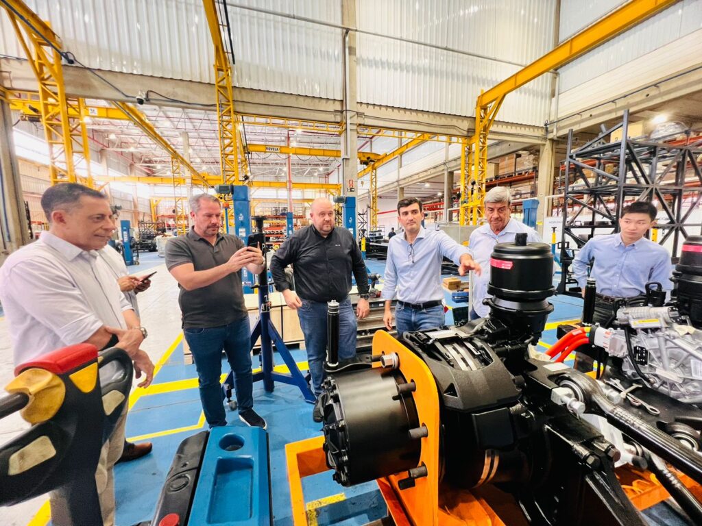 Mobilidade elétrica: Colbert Filho visita fábrica de ônibus elétricos da BYD
