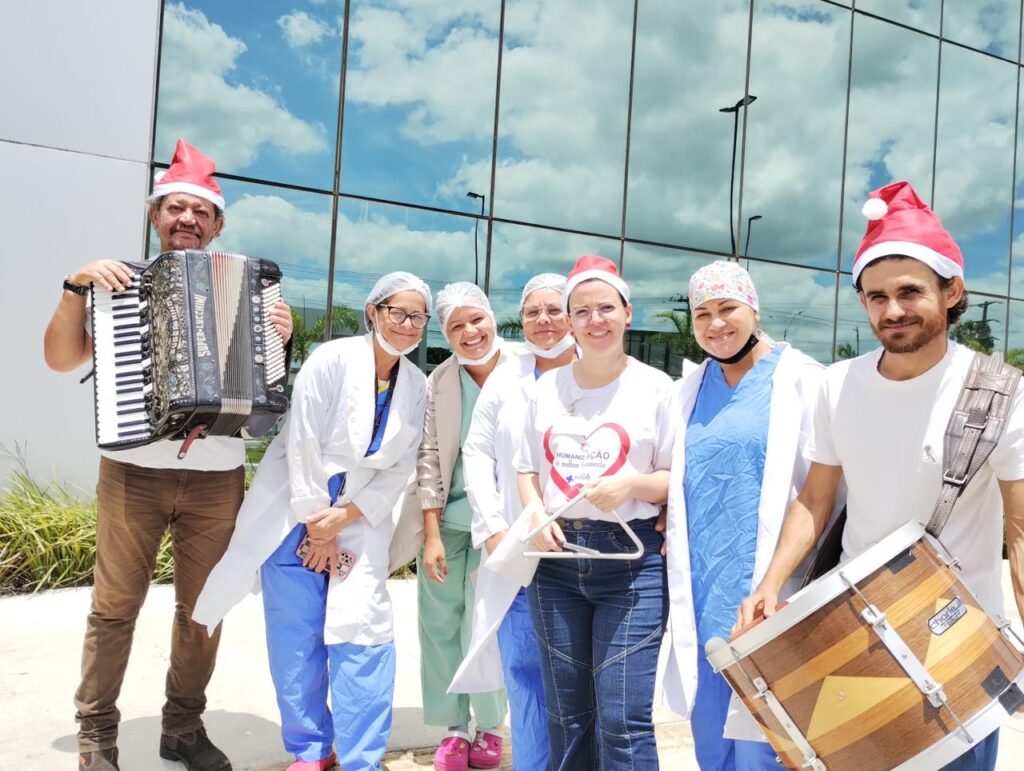 Grupo Curarte realiza intervenção musical no Hospital Clériston Andrade em celebração ao Dia Nacional do Forró