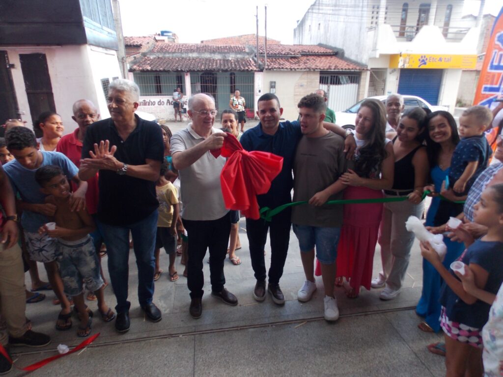 José Ronaldo causa surpresa ao aparecer em inauguração de supermercado no Parque Ipê