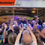 Bolsonaro é ovacionado nas ruas de Buenos Aires: “vuelta Bolsonaro”; VEJA VÍDEO