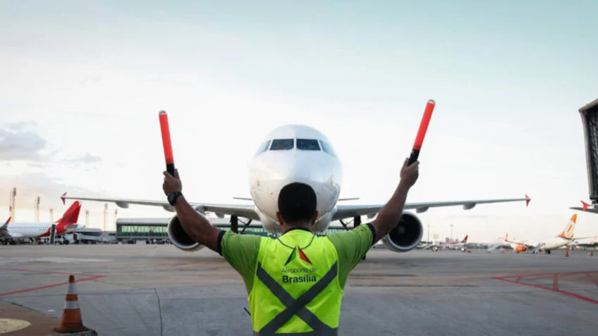 Passagens de avião em voos domésticos atingem o maior preço médio da história; VEJA NÚMEROS