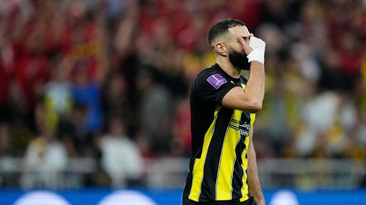 Benzema perde pênalti, Al Ahly sobra e pega o Flu na semi do Mundial