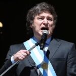 Ameaça de prisão a manifestante que bloquear rua, cargo para a irmã e ‘Plano Motosserra’: a primeira semana do governo Milei na Argentina