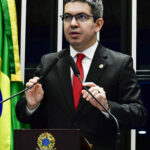 SURPRESA: Sem partido desde maio, Randolfe decide se filiar ao PT