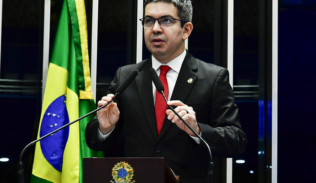 SURPRESA: Sem partido desde maio, Randolfe decide se filiar ao PT