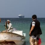 Ataque de rebeldes que apoiam o Hamas obriga navios a desviarem rota no Mar Vermelho e põe em risco economia mundial; entenda