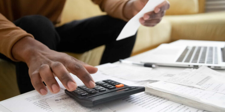 Um quarto da população afirma que situação financeira piorou em 6 meses