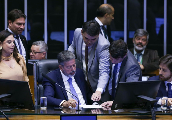 Fundão eleitoral estimado em R$ 5 bilhões põe em xeque verba do PAC