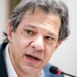 Após Petrobras anunciar queda no preço do diesel, Haddad confirma volta do imposto a partir de 1º de janeiro