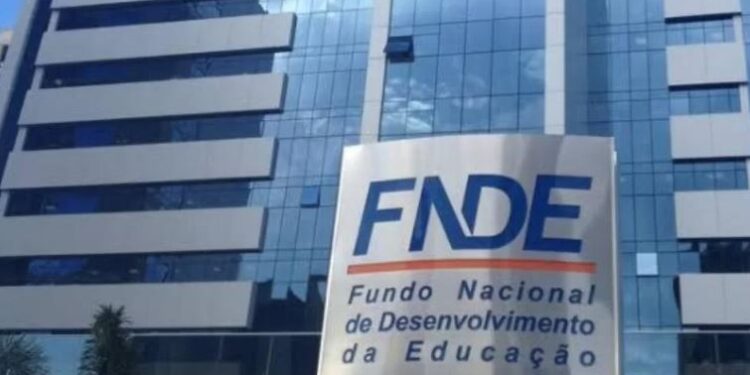 Governo Lula encerra ano com mil obras paradas na educação básica, que somam R$ 1,5 bi