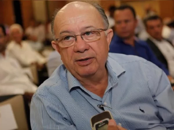 Com vídeo irreverente, José Ronaldo deseja Feliz Ano Novo para feirenses