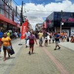Último sábado antes do Natal registra forte movimento no comércio de Feira de Santana