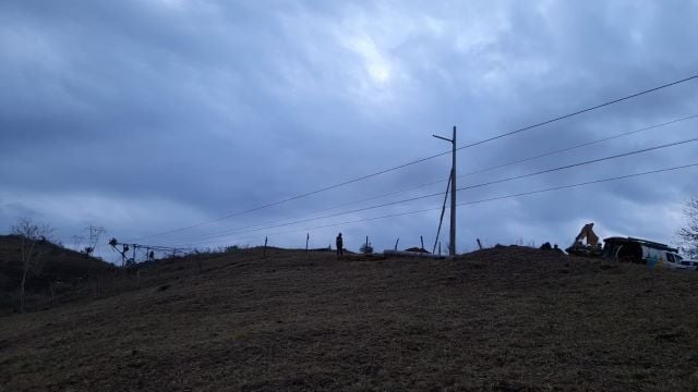 Rajadas de vento derrubam torre de transmissão de energia em Jequié