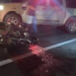 Casal de jovens morre após motocicleta bater de frente com carro em rodovia na Bahia