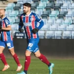Everaldo ajuda Bahia a arrancar empate com o Blackburn em Manchester