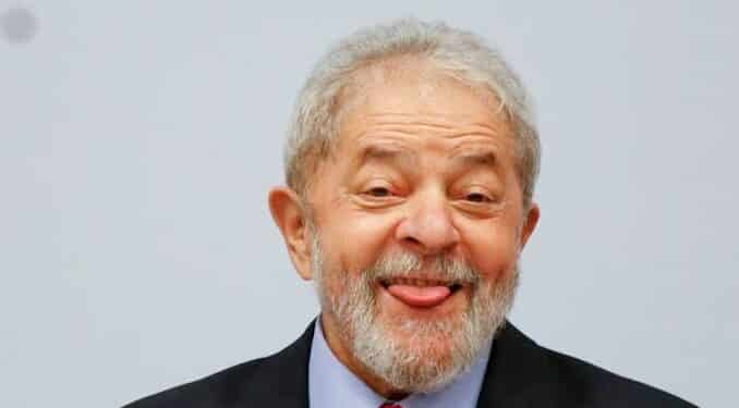 Governo aumenta impostos de carro elétrico e placas solares