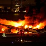 Cinco morrem em colisão entre aviões em aeroporto no Japão
