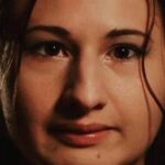 Saiba quem é a mulher que matou a própria mãe e virou celebridade na internet