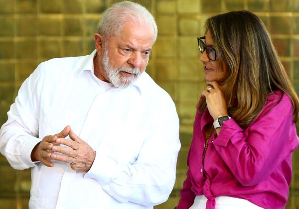 Janja segue como obstáculo para Lula se reaproximar de pastores