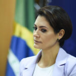 Michelle Bolsonaro vai processar militantes petistas por ‘covarde ameaça’