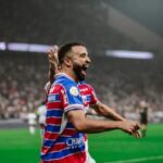 Bahia fecha acordo e compra 100% dos direitos econômicos do volante Caio Alexandre