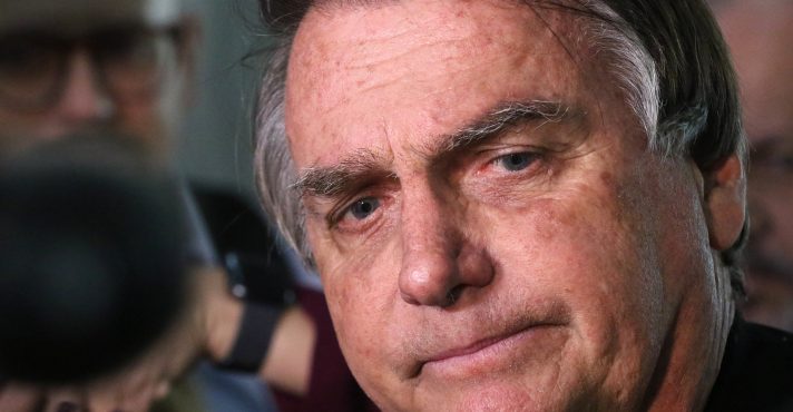 Bolsonaro critica Lula por não visitar Rio depois de fortes chuvas
