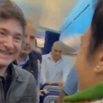 Milei repete Bolsonaro e é ovacionado em avião a caminho de Davos; VEJA VÍDEO