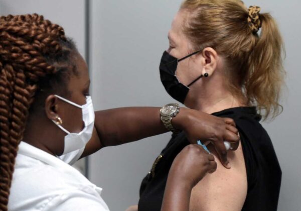 Salvador: Esquema de vacina Covid-19 para foliões será intensificado a partir desta quarta (17)