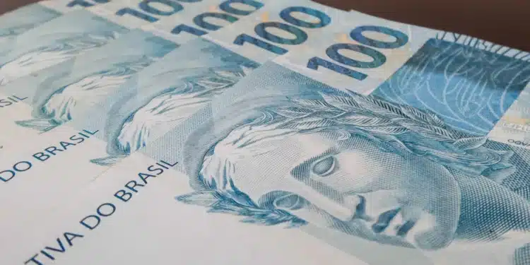 ‘É um absurdo’: Brasileiros que ganham dois salários mínimos terão que pagar Imposto de Renda; Entenda