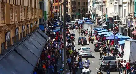 Superendividamento se agrava no Brasil com cartões em excesso e crédito fácil e atinge uma a cada cinco famílias