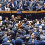 Parlamentares reagem a corte de R$ 5,6 bilhões em emendas de comissão e articulam derrubar veto de Lula