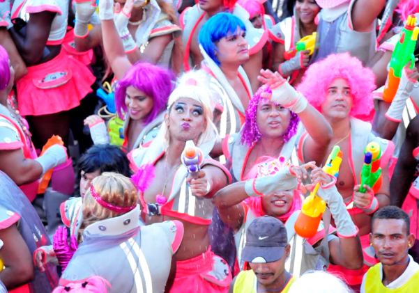 Carnaval: Lei que proíbe pistolas d´água na folia será regulamentada nesta segunda-feira (29)