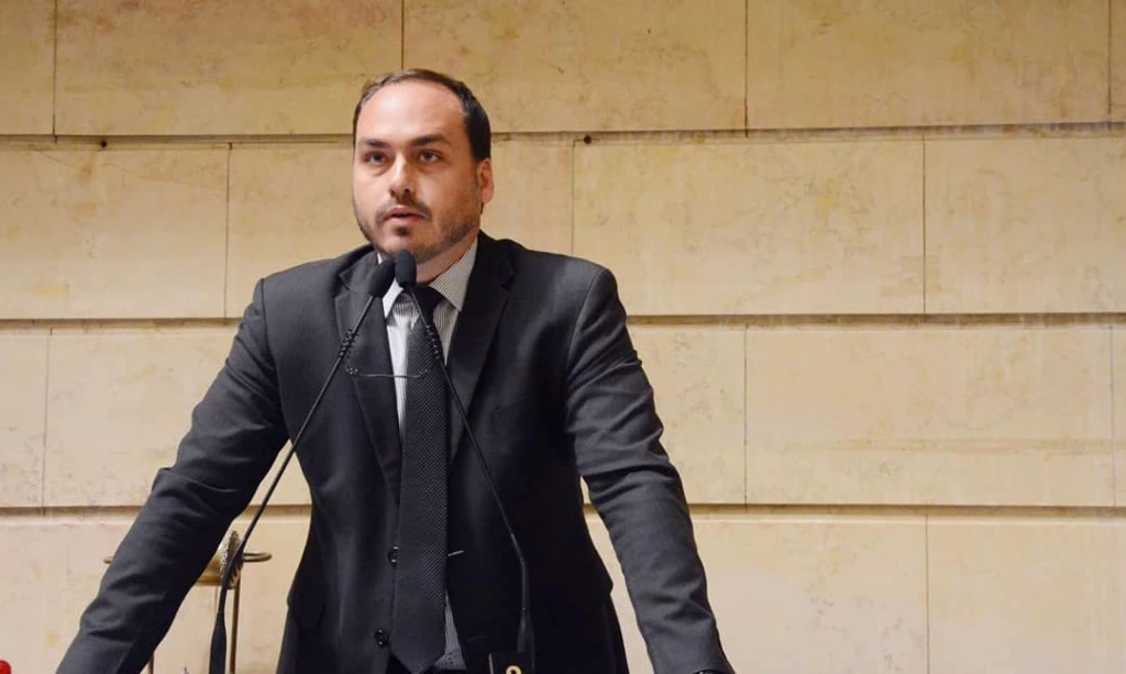 PF nega ter achado computador da Abin com Carlos Bolsonaro