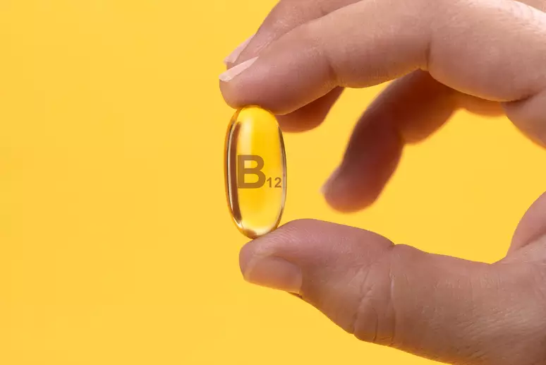 Todo mundo que está cansado precisa suplementar vitamina B12?