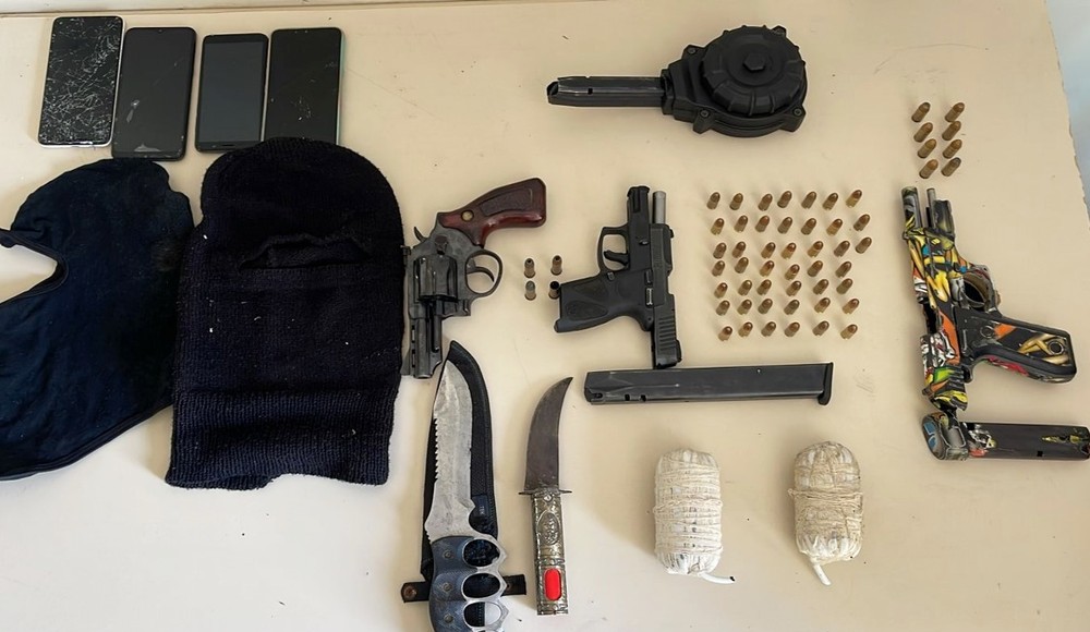 Após perseguição policial, quatro são presos com granadas artesanais, armas e munições na Bahia