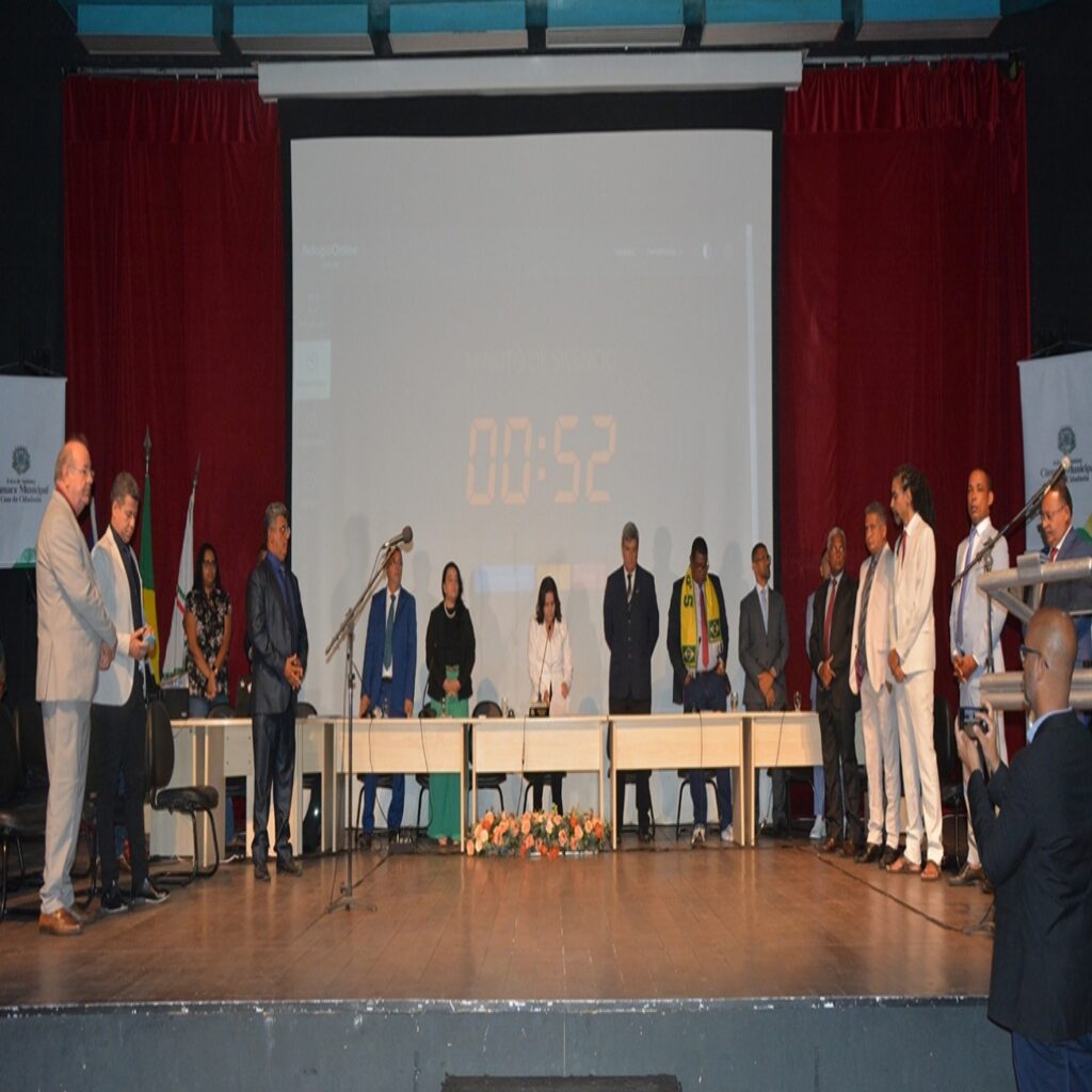 Prefeito reverencia Jorge Cazumbá e pede minuto de silêncio na reabertura dos trabalhos legislativos