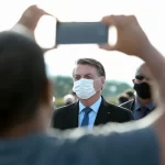 Justiça anula duas multas contra Bolsonaro por falta de máscara