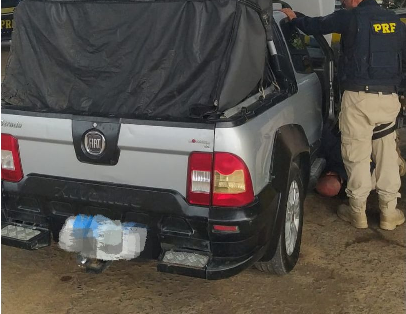 PRF recupera carro roubado em Salvador