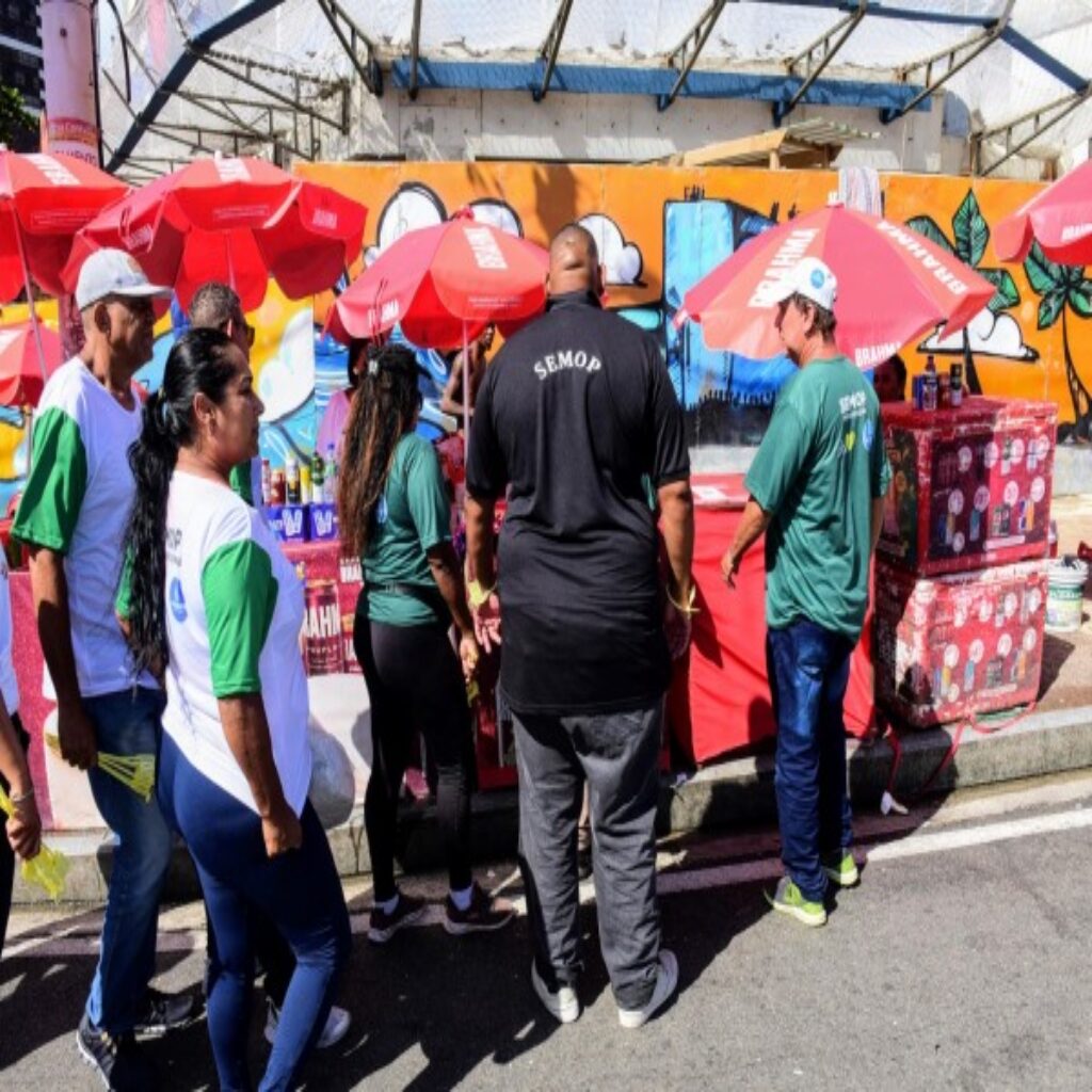 Agentes da prefeitura retiram mais de 2 mil armas brancas dos circuitos da folia