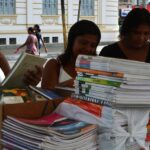 Feira do Livro Usado segue até março no estacionamento da Prefeitura